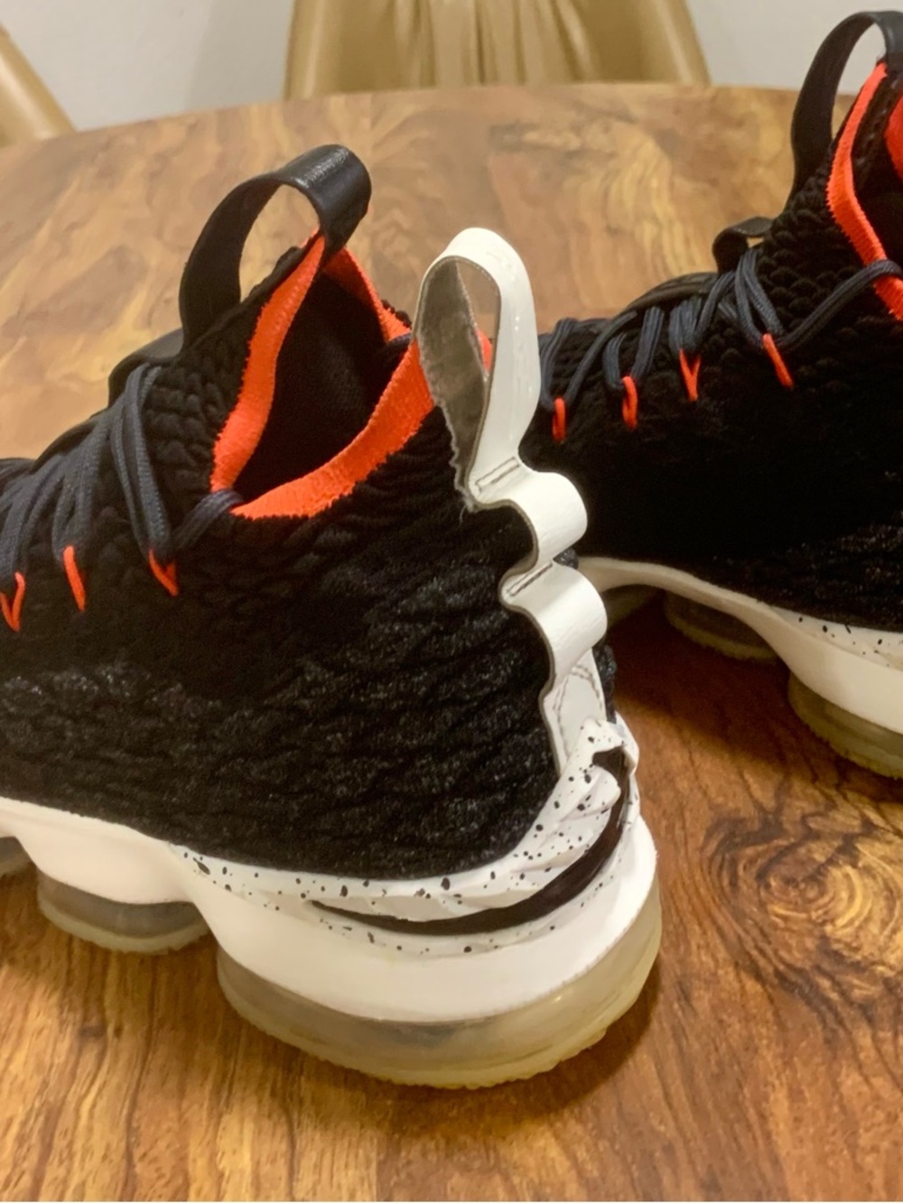 Nike LeBron 15 'Bright Crimson' - Picture 2 of 15